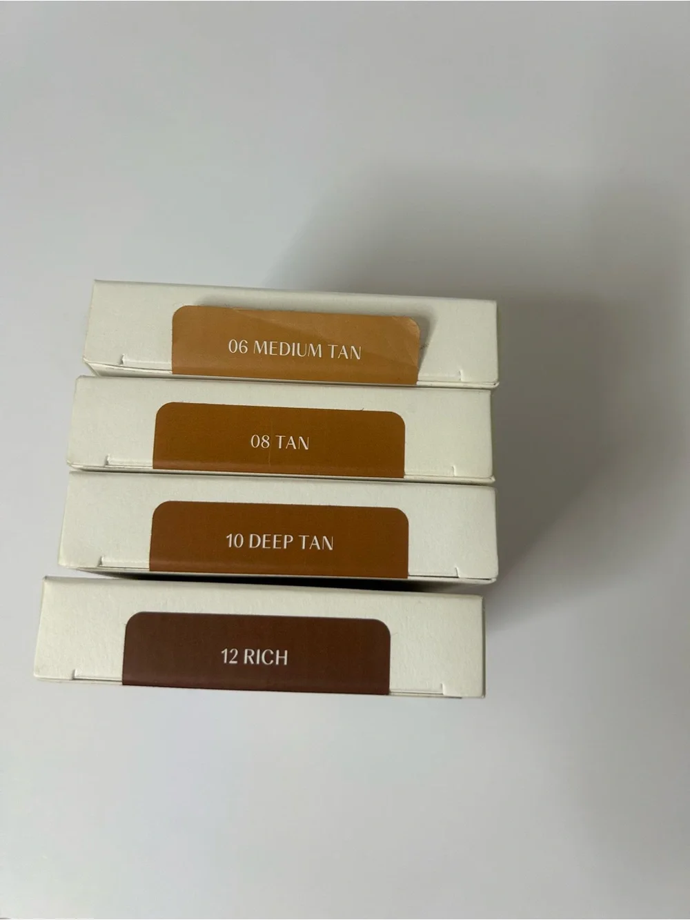 New Huda Beauty GloWish Luminous Pressed Powder 13 Extra Rich Lot Of 4. ‎ New in
